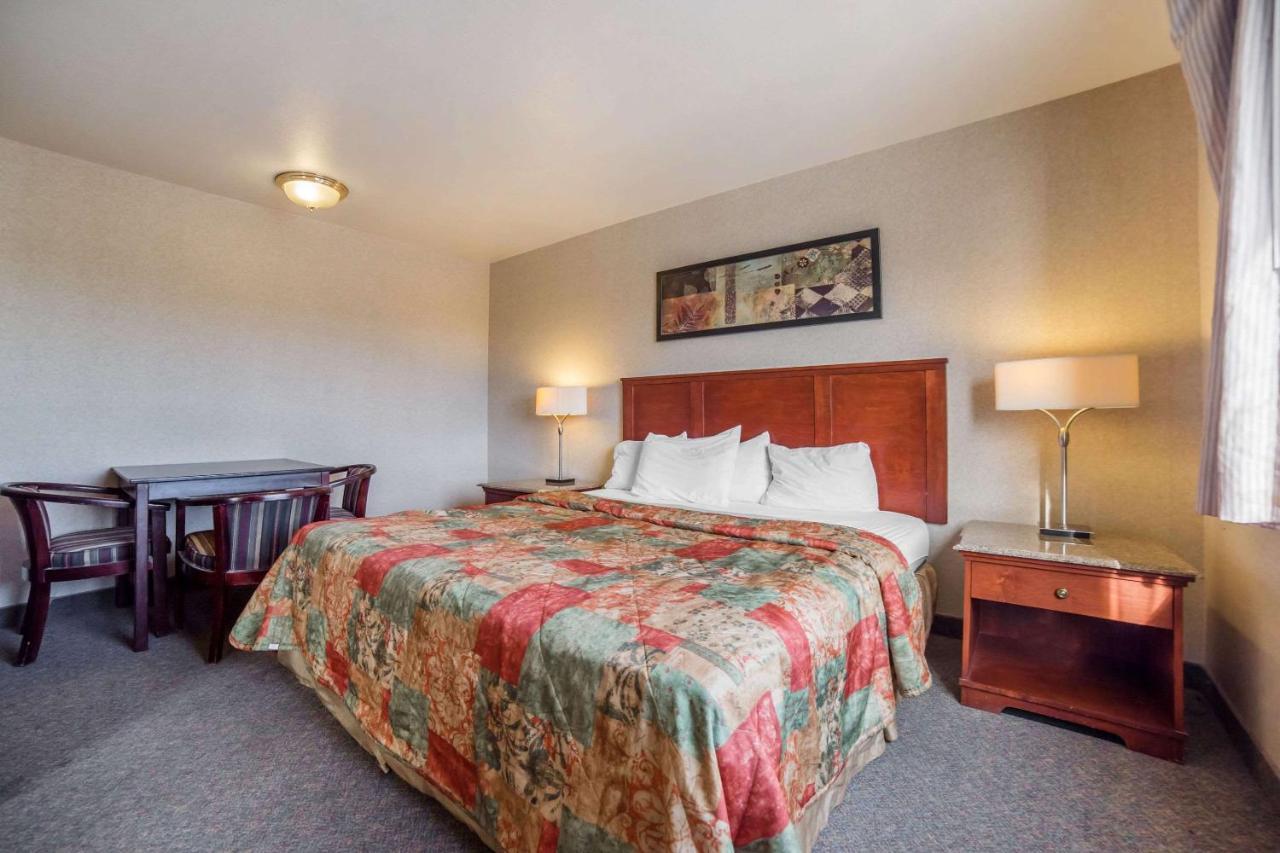 Rodeway Inn & Suites Нампа Экстерьер фото