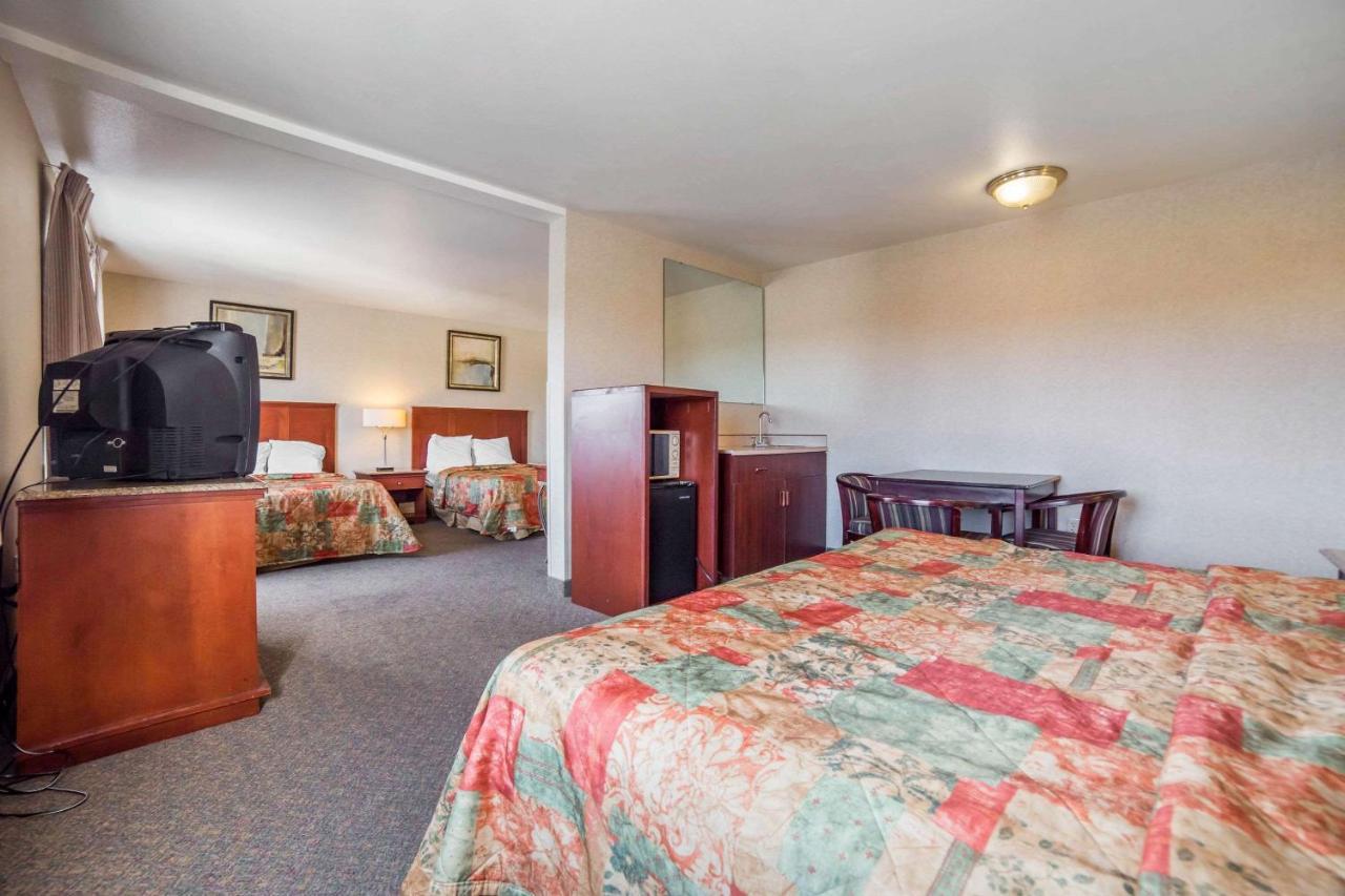 Rodeway Inn & Suites Нампа Экстерьер фото